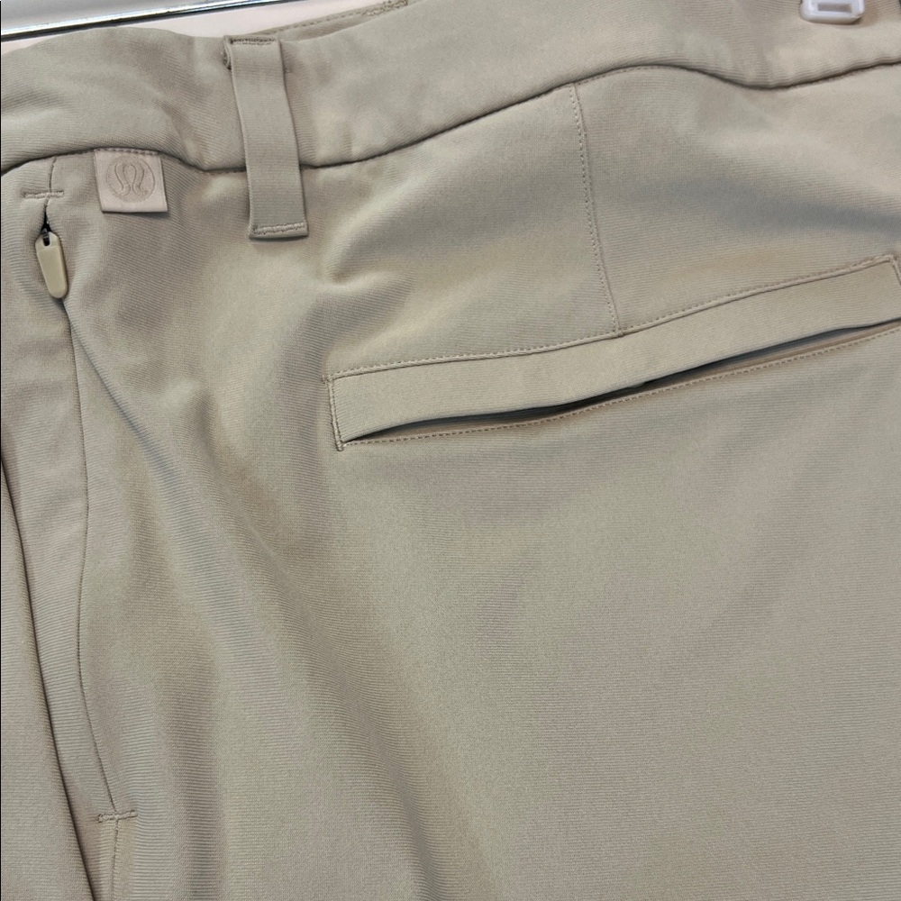 Men's Lululemon Beige‎ shorts